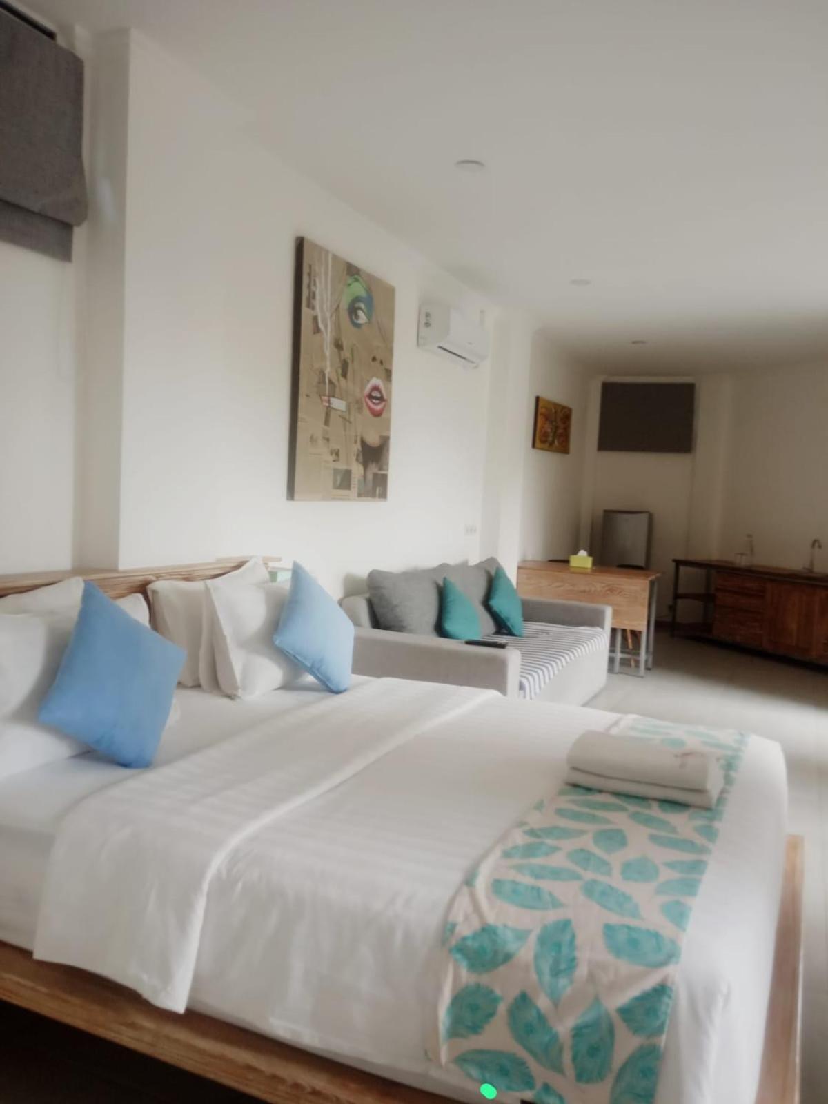 Triple 8 Suites 라부안 바조 외부 사진